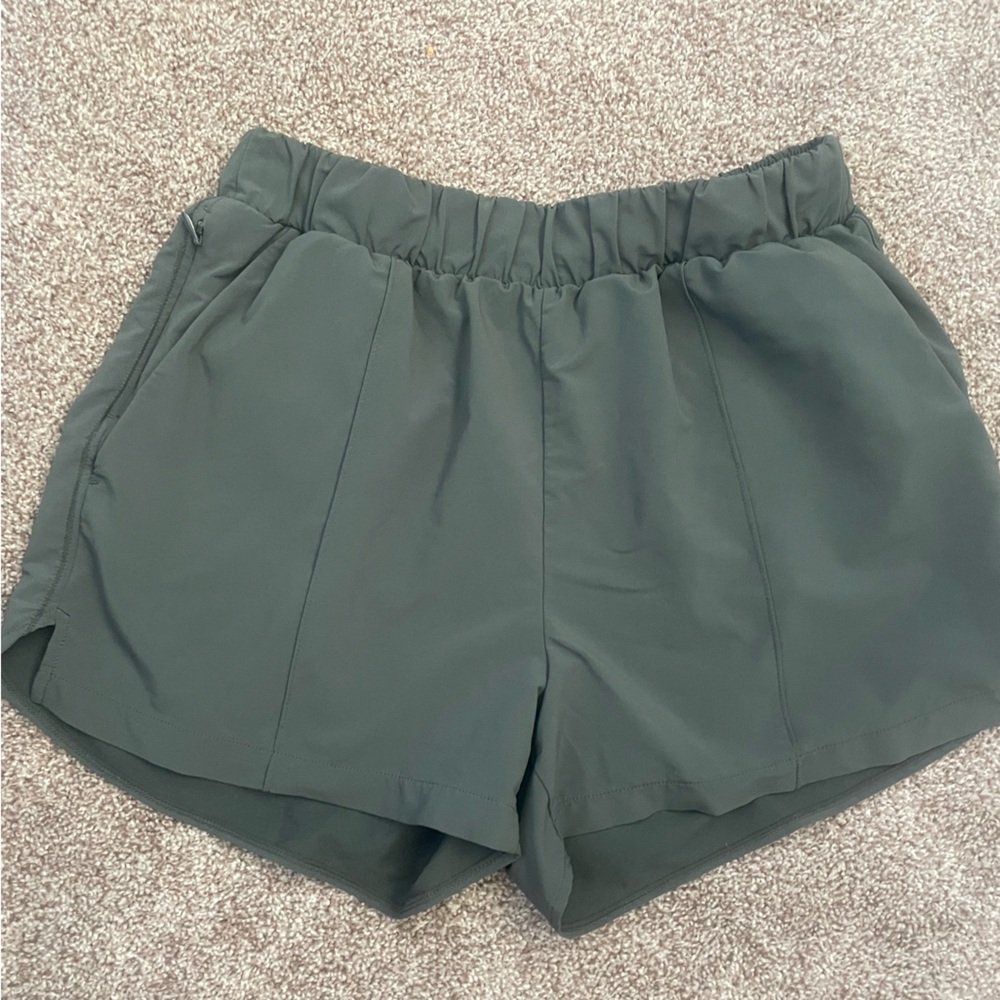 Zella- Taylor Getaway High Waisted stretch shorts